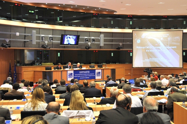 salle-congres-triennal.jpg